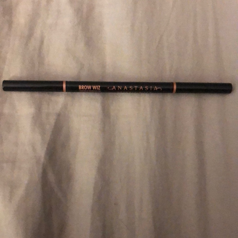 Anastasia Beverly Hills Brow Wiz in Taupe